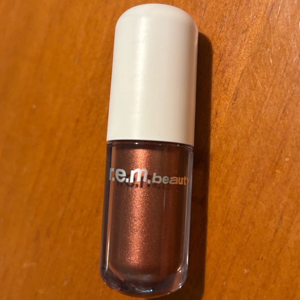 r.e.m. REM Beauty Midnight Shadows Lustrous Liquid Eyeshadow